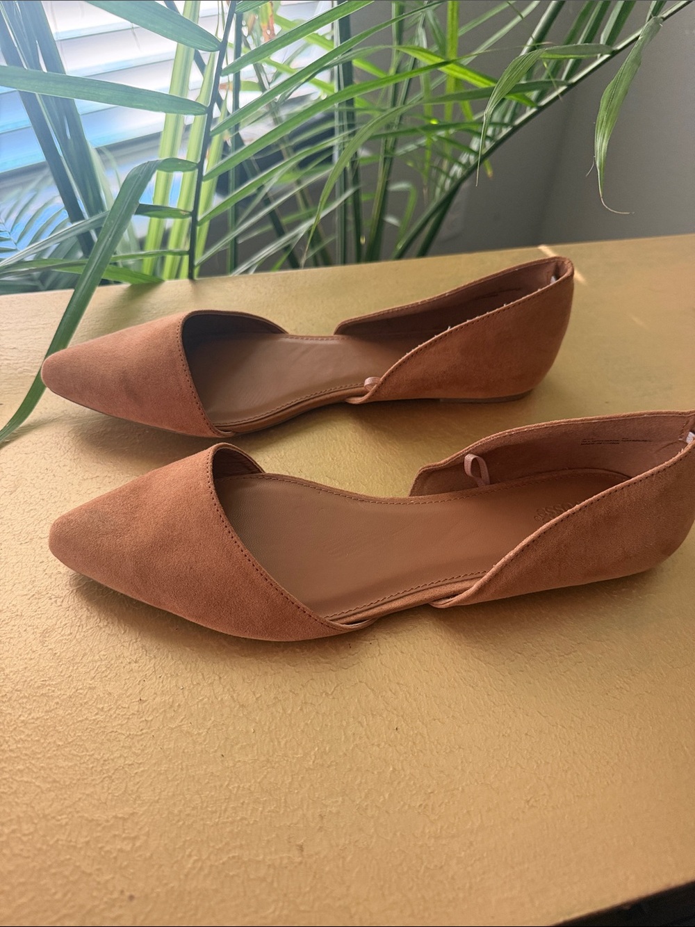 Charlotte Russe Pointed D'Orsay Flats in Tan - Picture 2 of 6